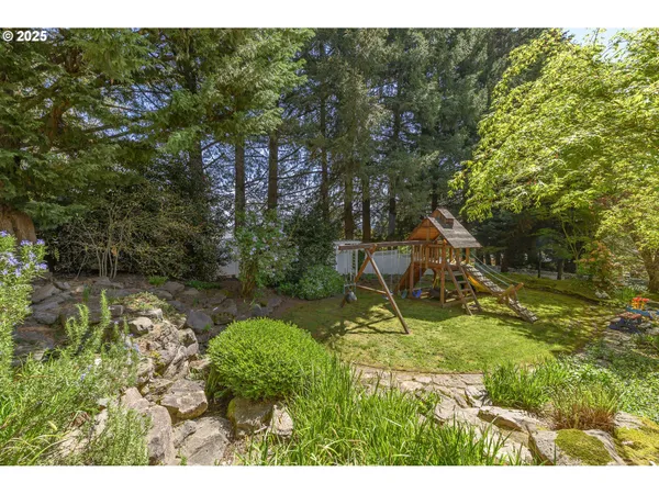 $875,000 | 759 Southwest Carmen Heights Drive, Dundee, OR 97115