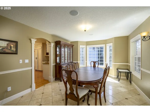 $899,000 | 759 Southwest Carmen Heights Drive, Dundee, OR 97115