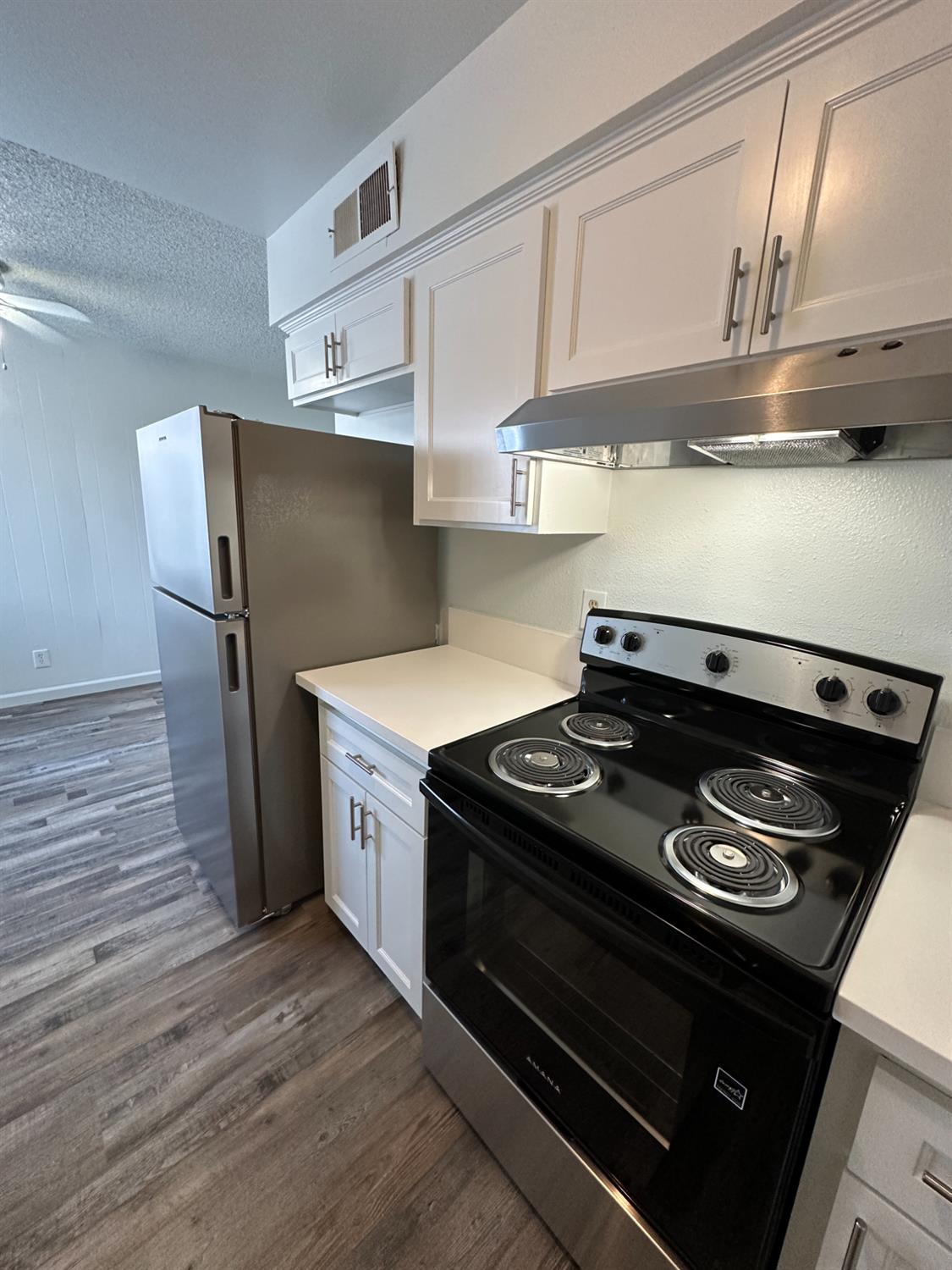 1069 Cherry Lane, Unit D Clovis, CA 93612 - Photo 7 of 18 a stove top oven sitting inside of a kitchen