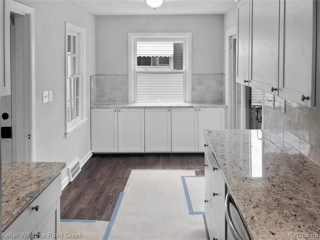 3259 Kenmore Road Berkley, MI 48072 - Photo 6 of 19
