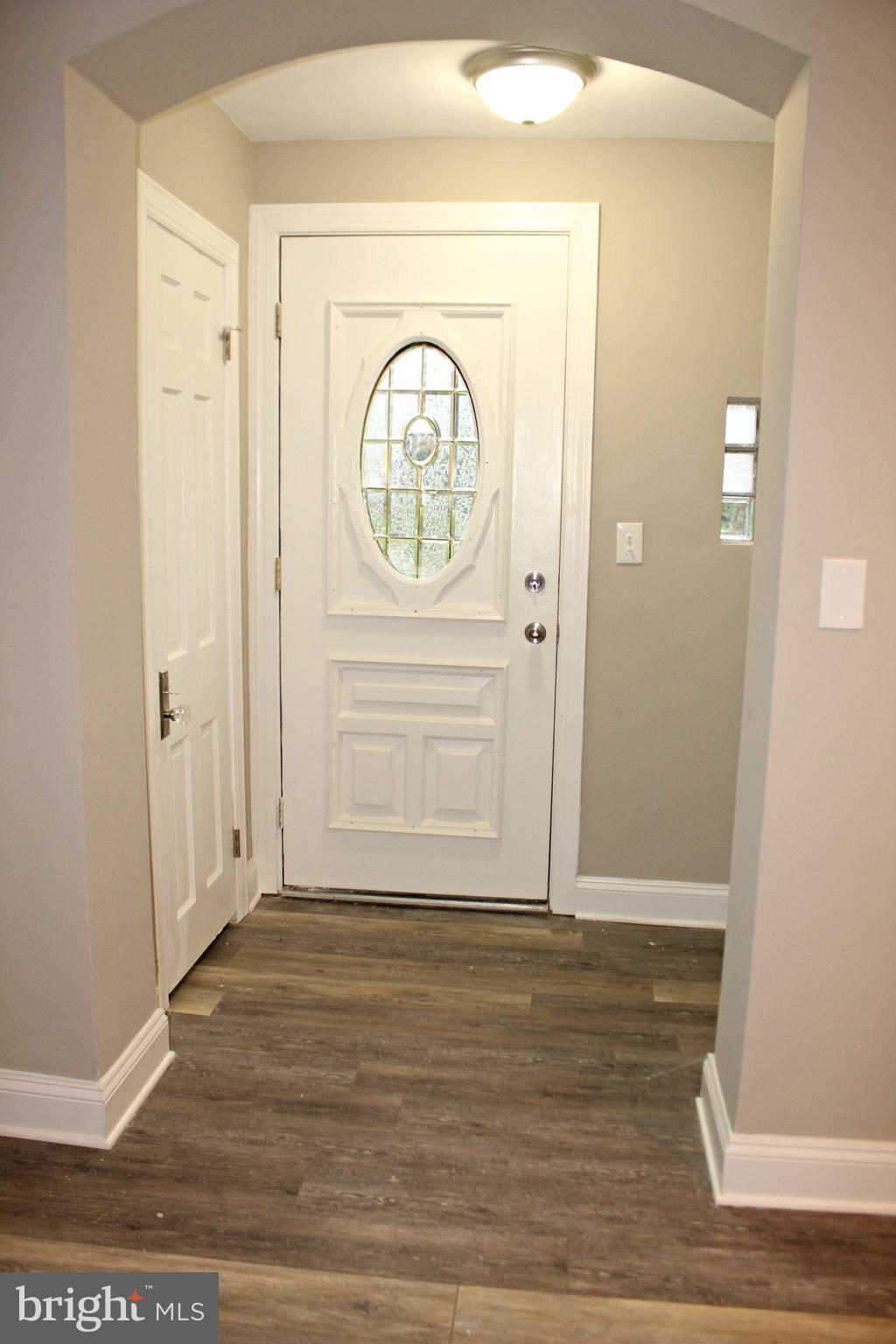 3608 Dennlyn Road Baltimore, MD 21215 - Photo 3 of 26 Elegant entry way!