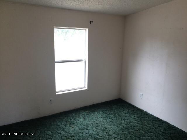 174 Gorbutt Road Crescent City, FL 32112 - Photo 5 of 13 an empty room with a window