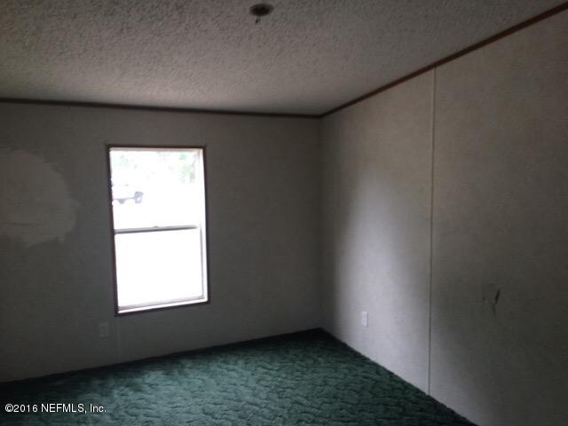 174 Gorbutt Road Crescent City, FL 32112 - Photo 7 of 13 an empty room with a window