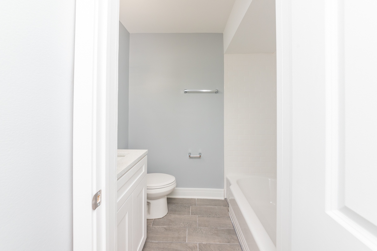 9450 Washington Road, Unit 4B Morton Grove, IL 60053 - Photo 4 of 16 a bathroom with a toilet and a shower