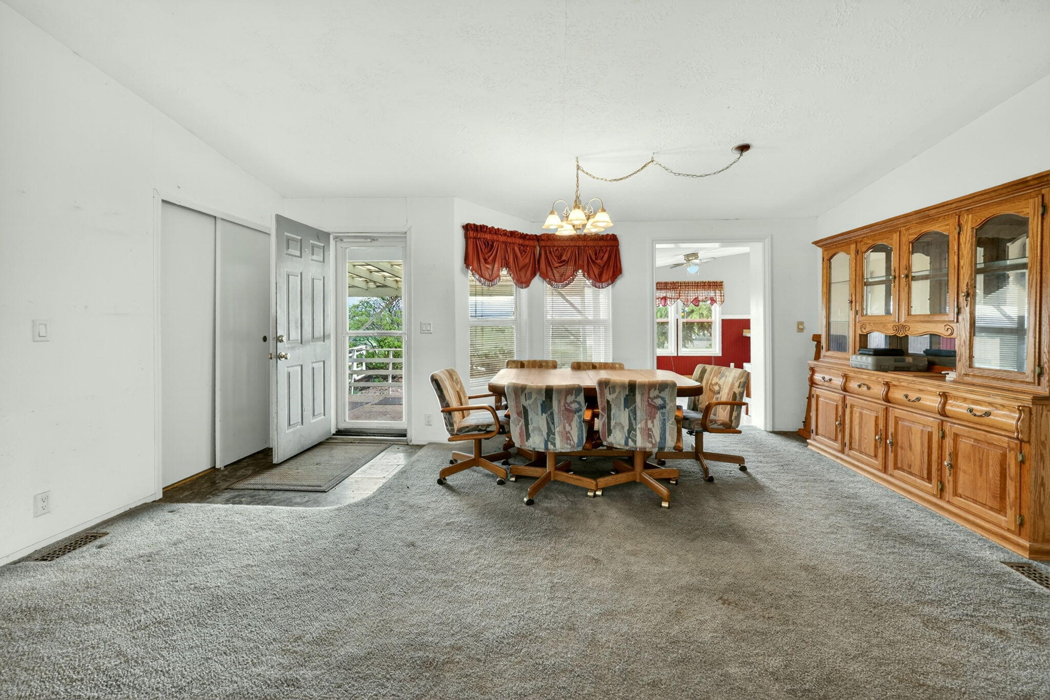 1374 West Linn Road Eagle Point, OR 97524 - Photo 20 of 45 Eating Area