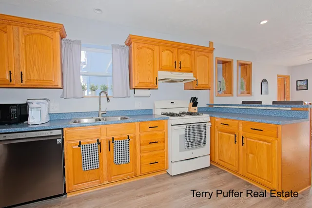 $325,000 | 1497 West Grand River Avenue, Ionia, MI 48846