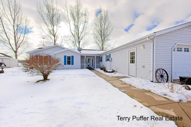 $325,000 | 1497 West Grand River Avenue, Ionia, MI 48846