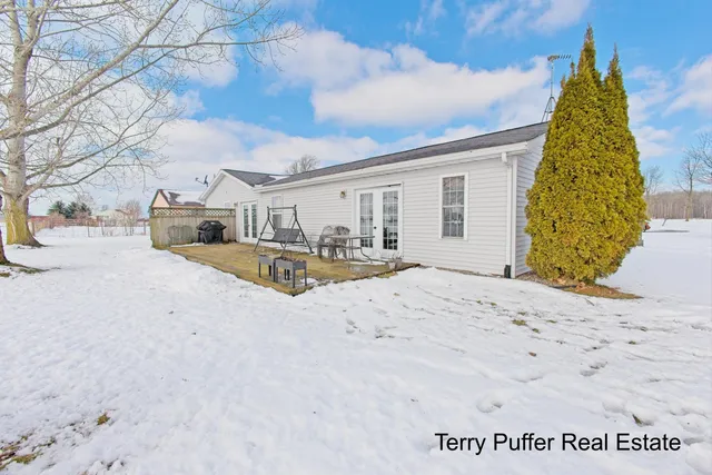 $325,000 | 1497 West Grand River Avenue, Ionia, MI 48846