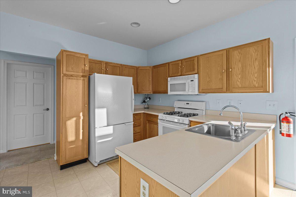 3 Covered Bridge Circle Columbus, NJ 08022 - Photo 5 of 15 Kitchen