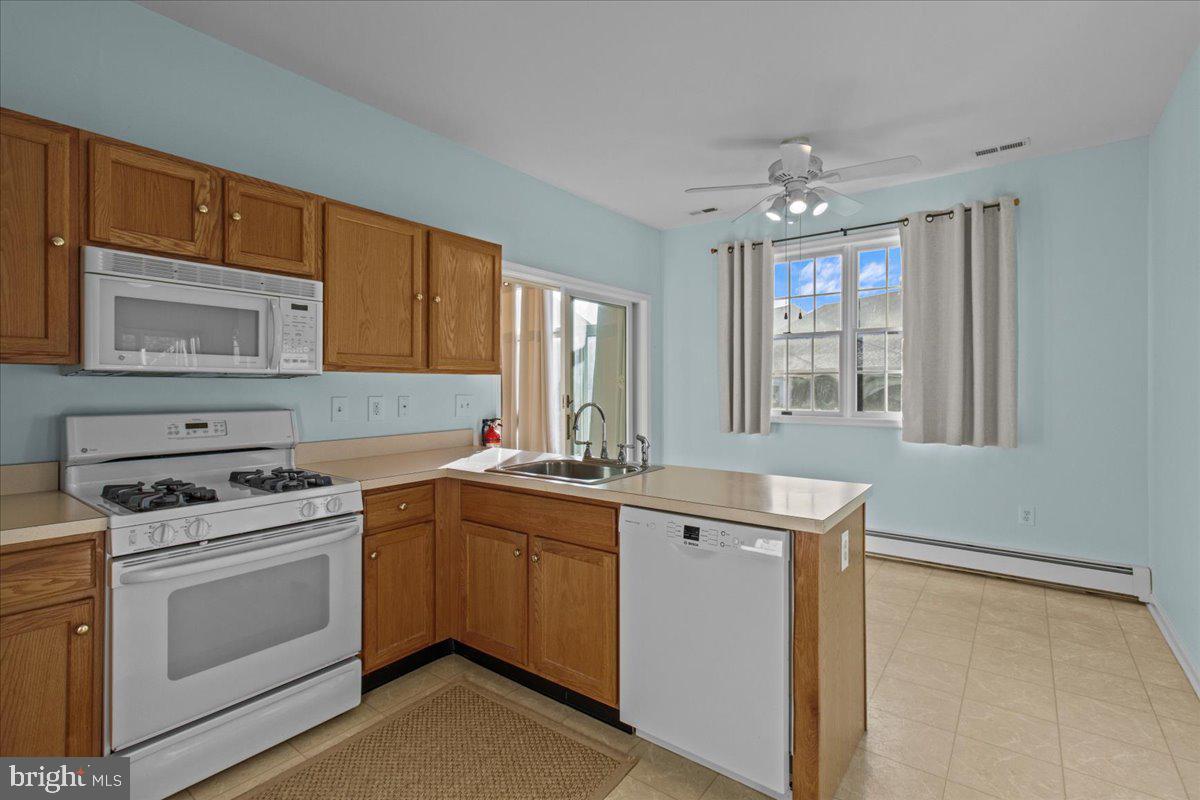 3 Covered Bridge Circle Columbus, NJ 08022 - Photo 7 of 15 Kitchen/breakfast room