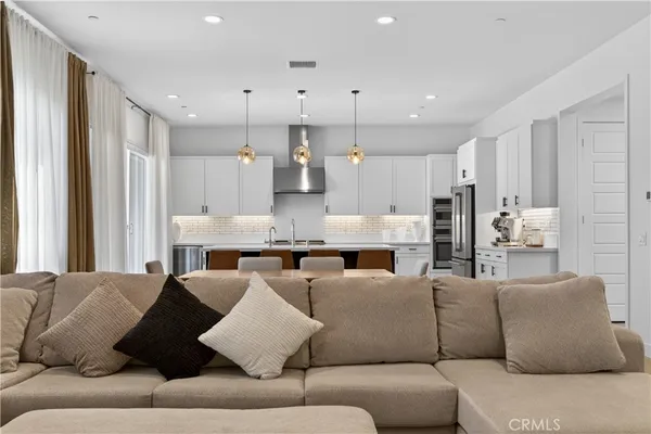 $1,375,000 | 17728 Ridgeline Court, Canyon Country, CA 91350