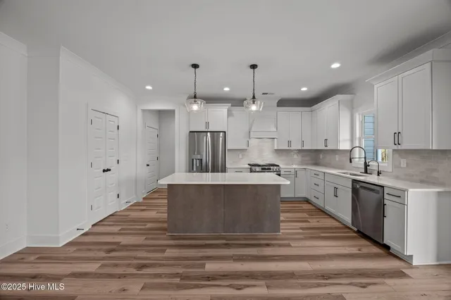 $499,900 | 98 Morning Glory Drive, Minnesott Beach, NC 28510