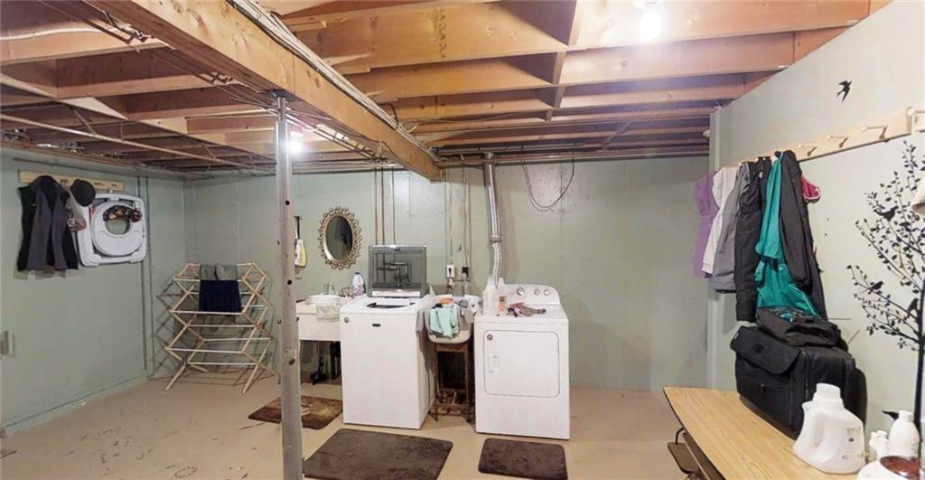 40 Ridgeview Drive Thomaston, ME 04861 - Photo 23 of 25 Spacious laundry area in basement.