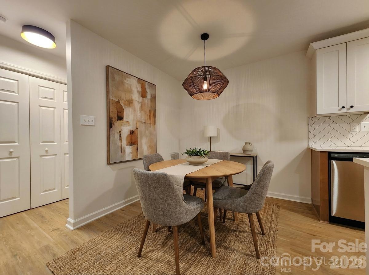 8635 Crows Nest Lane Charlotte, NC 28226 - Photo 3 of 32