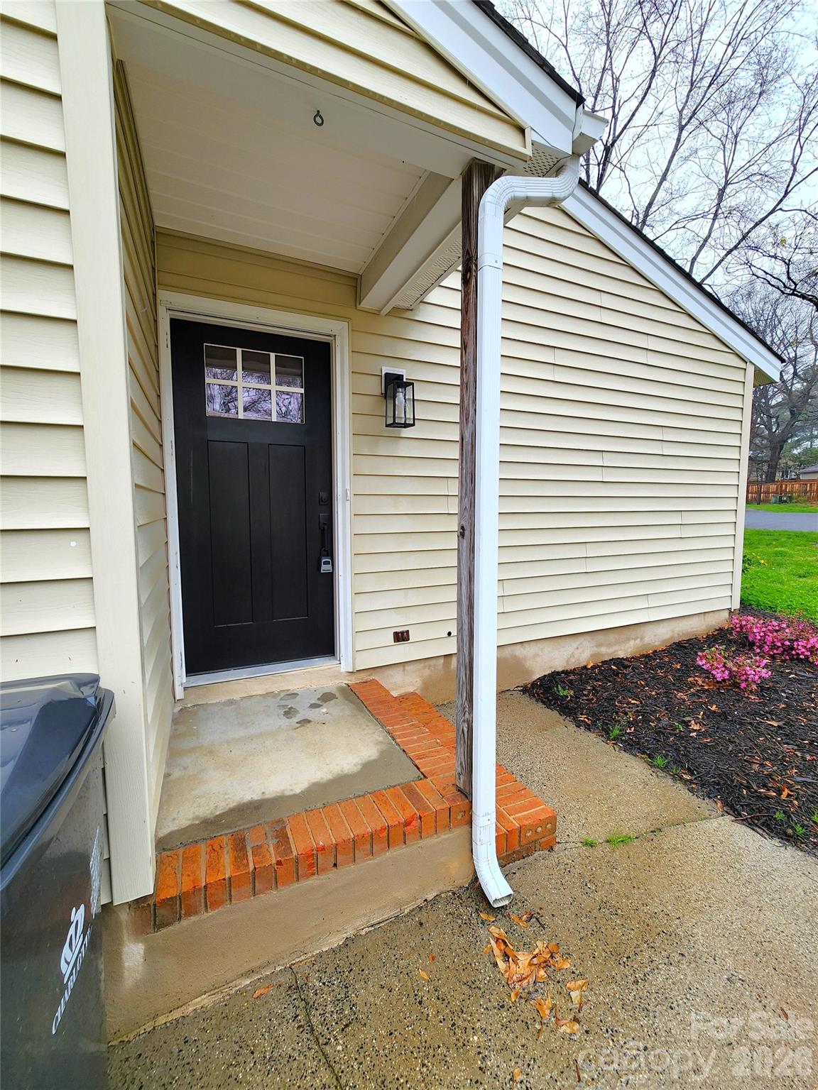 8635 Crows Nest Lane Charlotte, NC 28226 - Photo 6 of 32