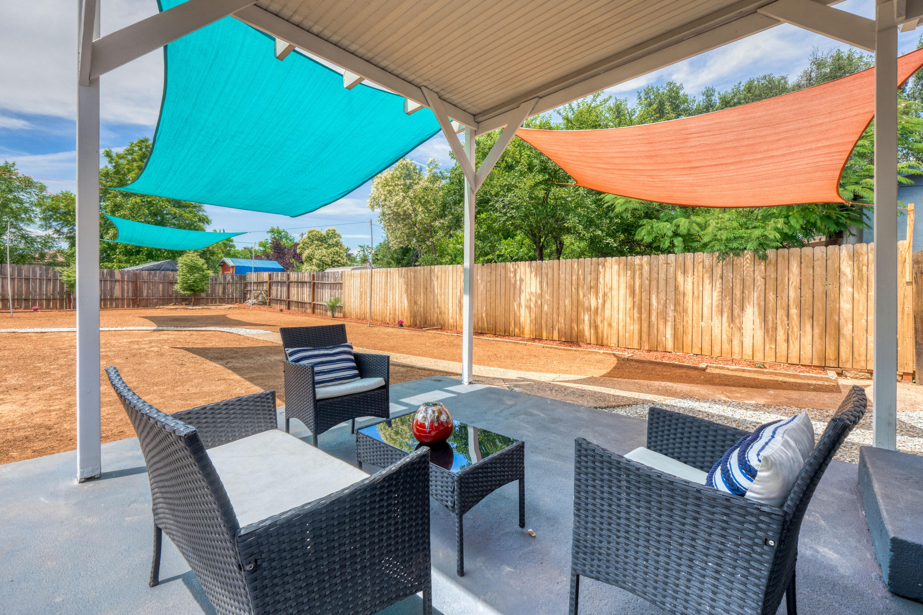 2712 Irwin Road Redding, CA 96002 - Photo 24 of 34 an outdoor sitting area with furniture and umbrella