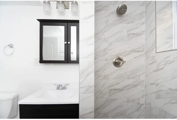 $2,145 | 726 West Roscoe Street, Unit SG, Chicago, IL 60657