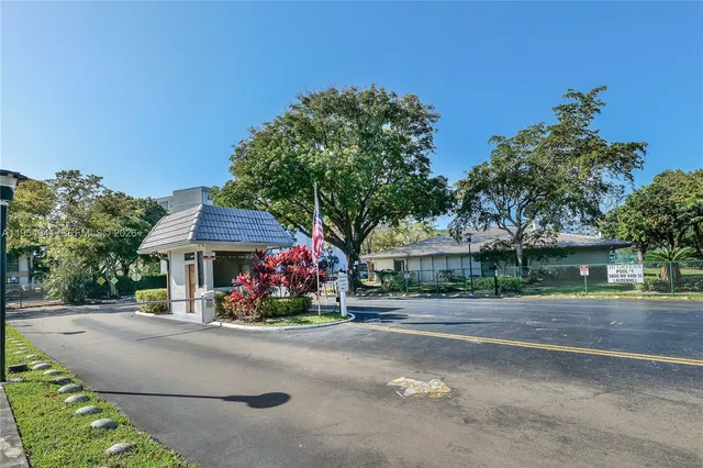 $179,500 | 5860 Northwest 44th Street, Unit 711, Lauderhill, FL 33319