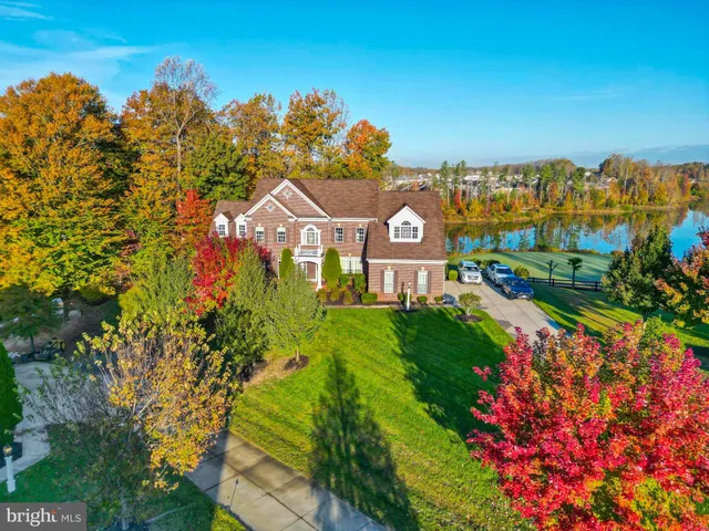 a front view of a house with a yard and fountain in middle