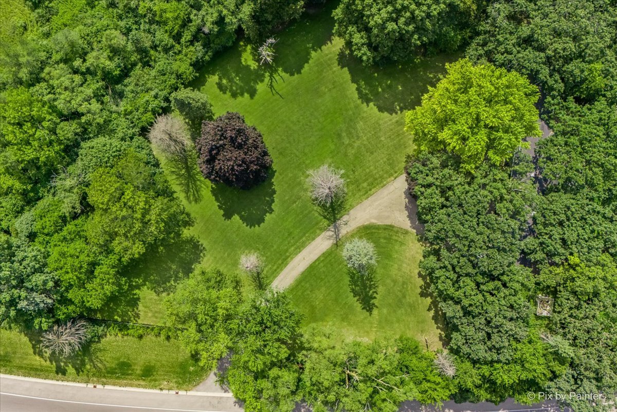 144 Algonquin Road Barrington Hills, IL 60010 - Photo 9 of 53 a view of a garden
