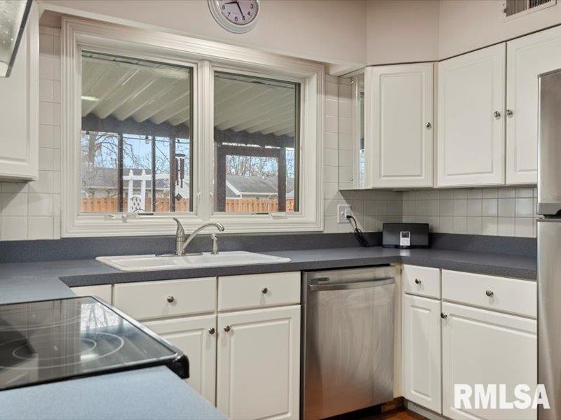 13 Sunny Side Drive Springfield, IL 62702 - Photo 12 of 41