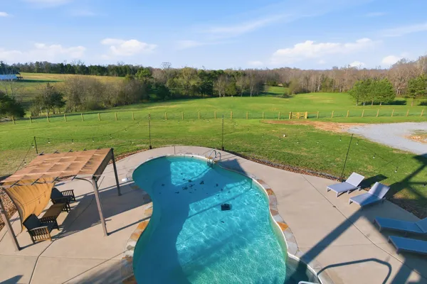 $999,999 | 4041 Liverworth Road, Southside, TN 37171