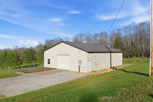 $999,999 | 4041 Liverworth Road, Southside, TN 37171