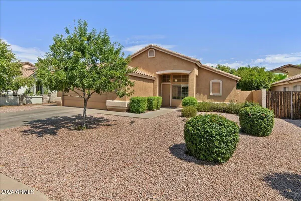 $2,600 | 312 East Mesquite Street, Gilbert, AZ 85296