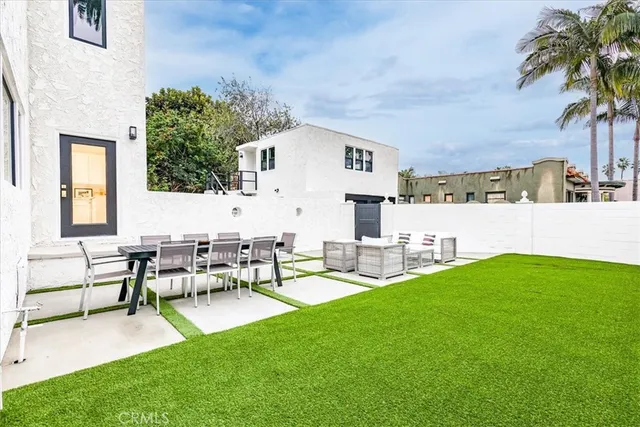 a view of a front door of the house