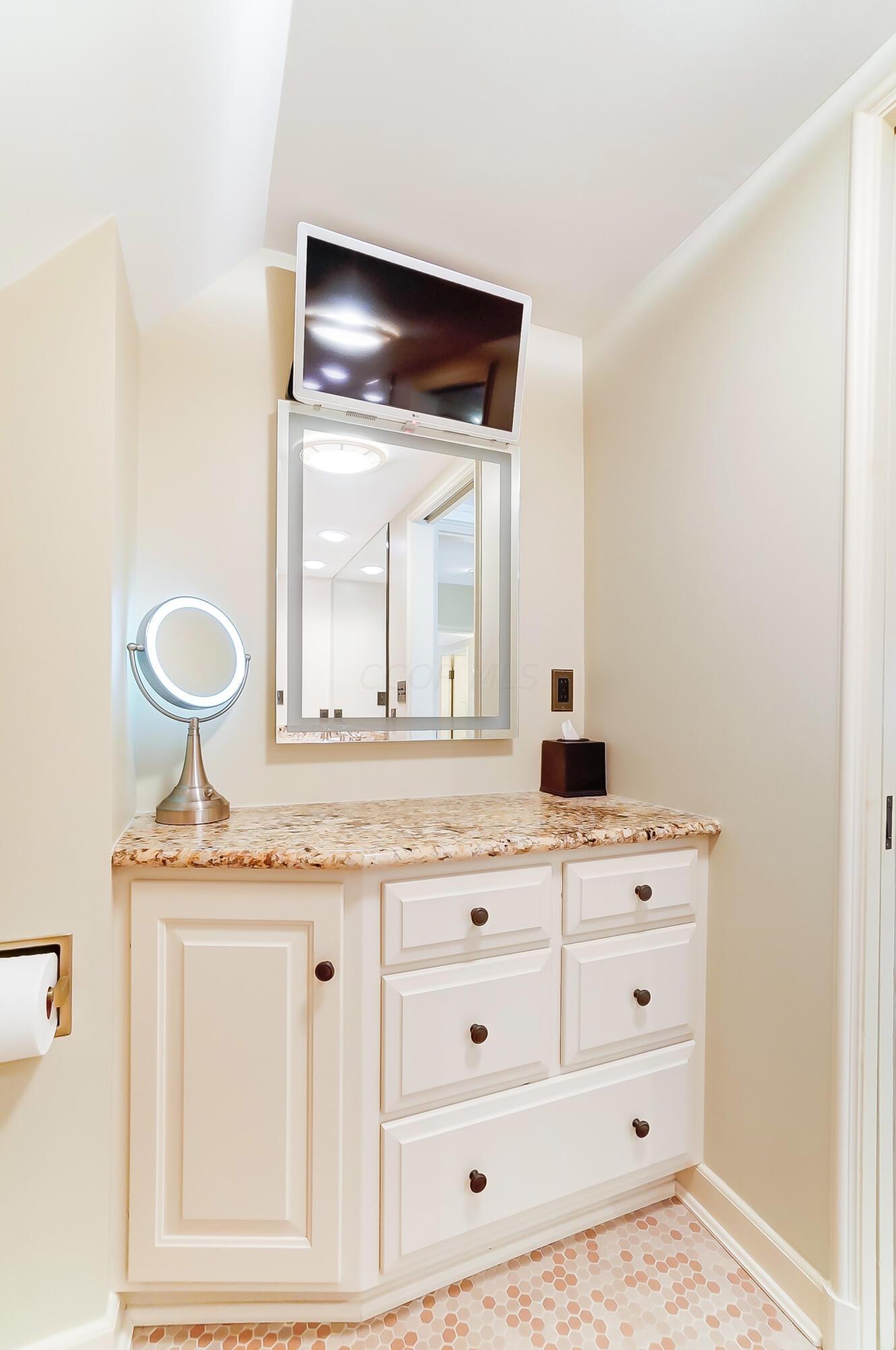 1874 Collingswood Road Upper Arlington, OH 43221 - Photo 57 of 113 061