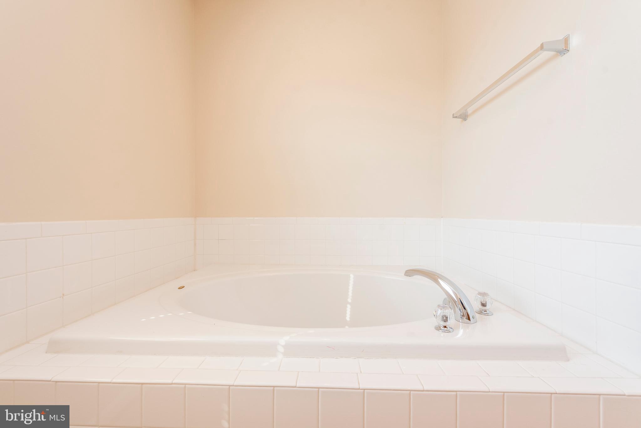 718 MacDill Road Baltimore, MD 21220 - Photo 22 of 34 Owner's Bathroom