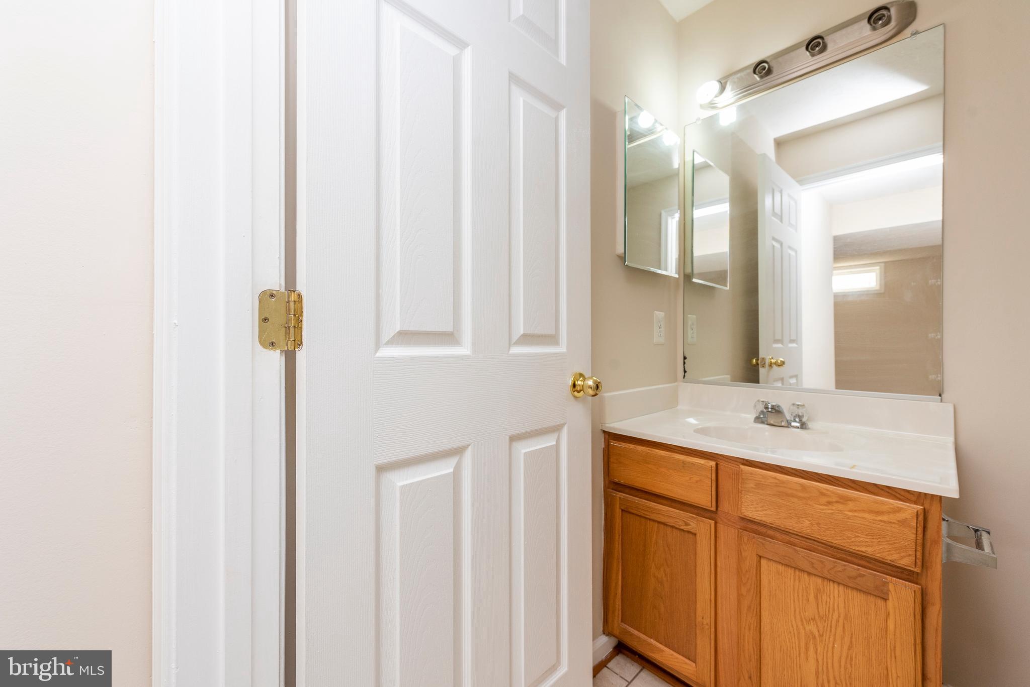 718 MacDill Road Baltimore, MD 21220 - Photo 33 of 34 Full Bathroom