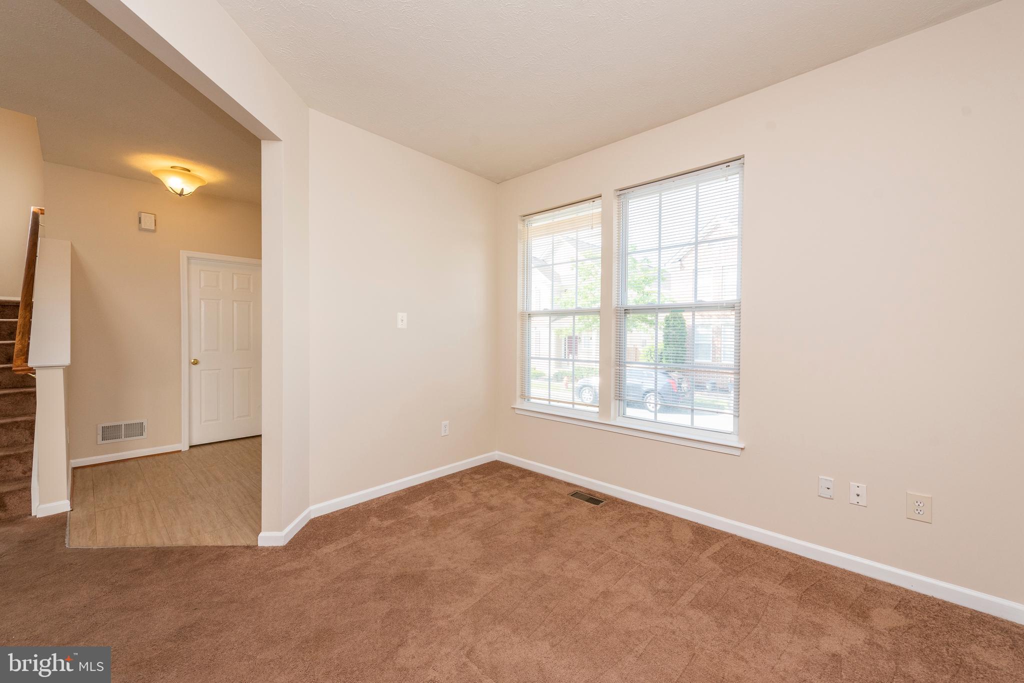 718 MacDill Road Baltimore, MD 21220 - Photo 6 of 34 Living Room
