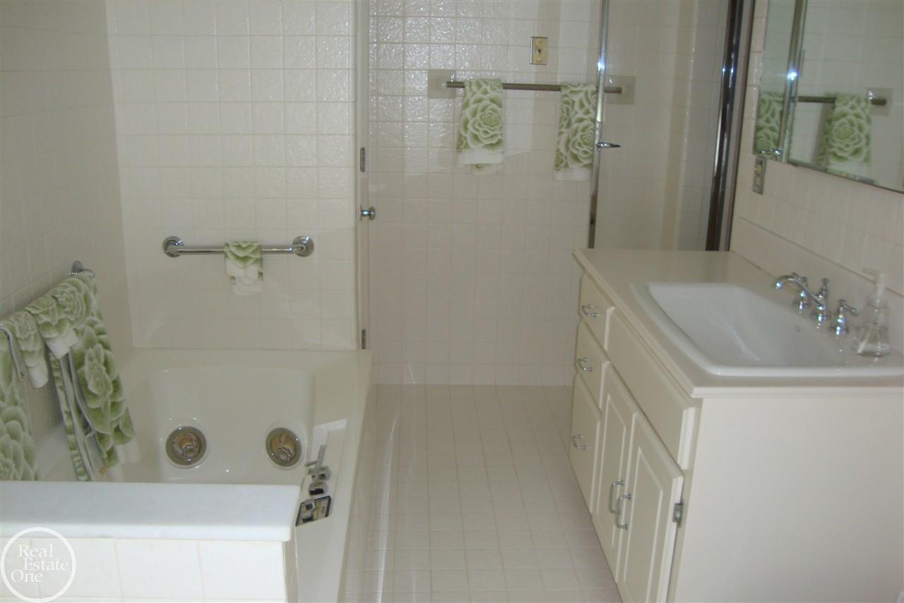 86 Lothrop Road Grosse Pointe Farms, MI 48236 - Photo 17 of 28