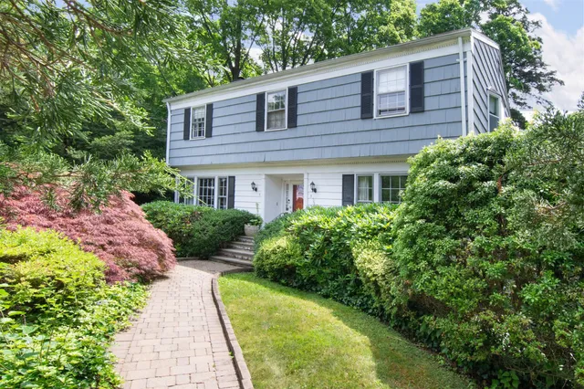 $1,100,000 | 3 Little Lane, White Plains, NY 10605