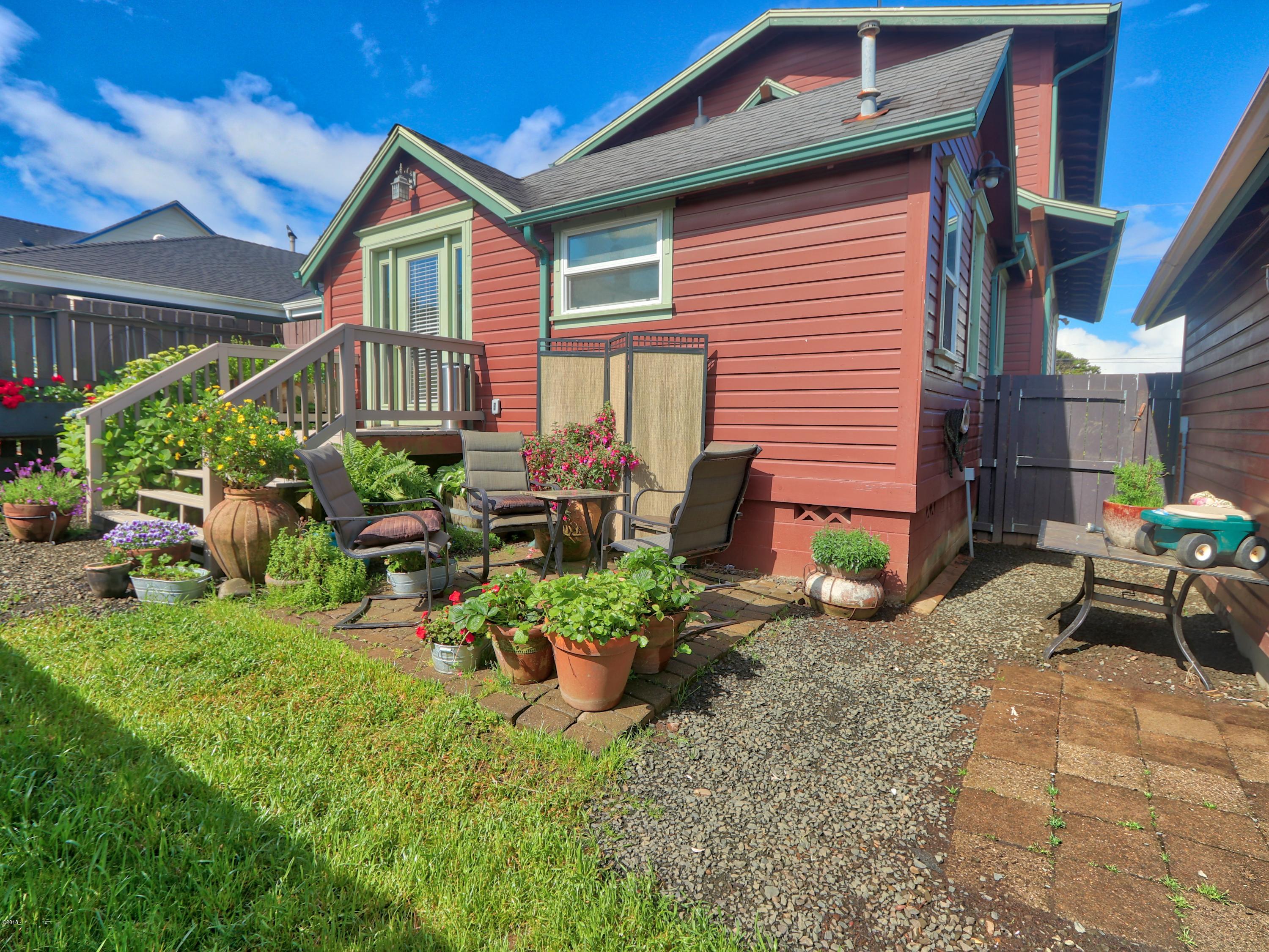 47 Southwest Hurbert Street Newport, OR 97365 - Photo 26 of 34 Rear of home