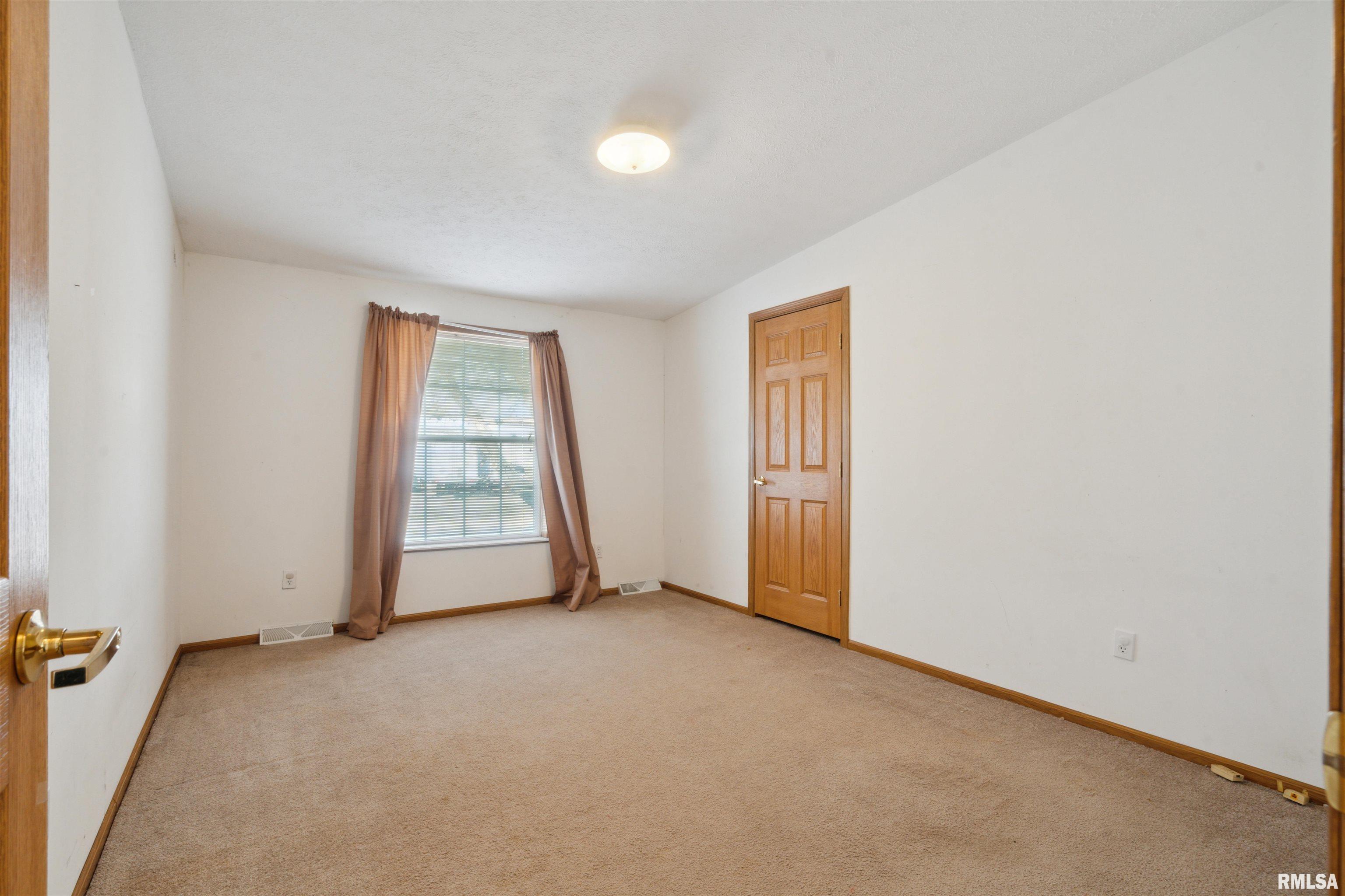 402 Harding Avenue Lowden, IA 52255 - Photo 14 of 26 Gallery Image 14