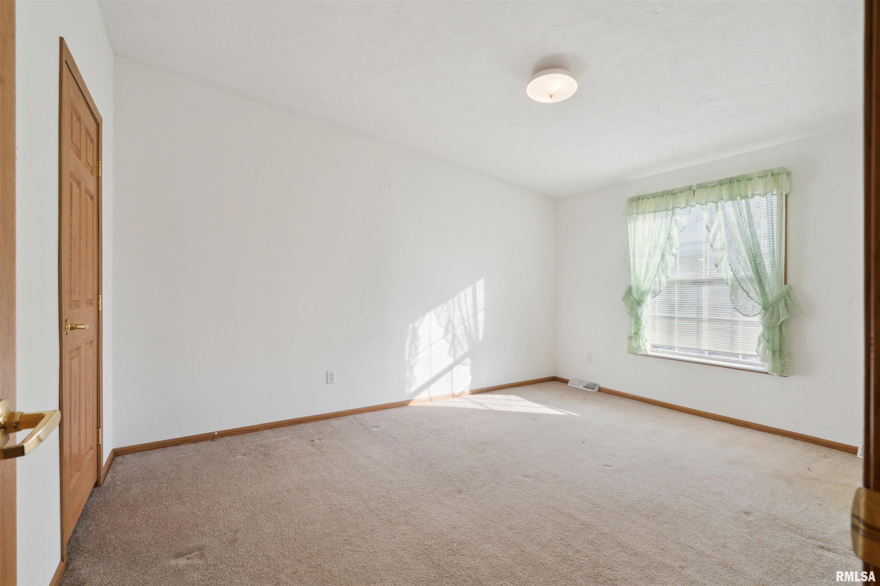 402 Harding Avenue Lowden, IA 52255 - Photo 17 of 26 Gallery Image 17
