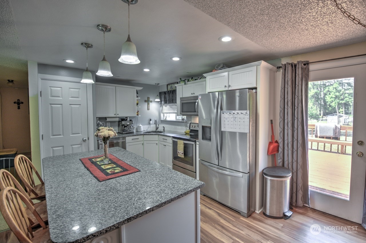 14945 Turner Road Southeast Rainier, WA 98576 - Photo 7 of 31 Gallery Image 7