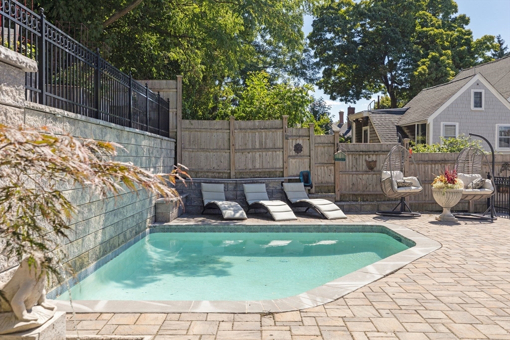 460 Main Street Amesbury, MA 01913 - Photo 4 of 37