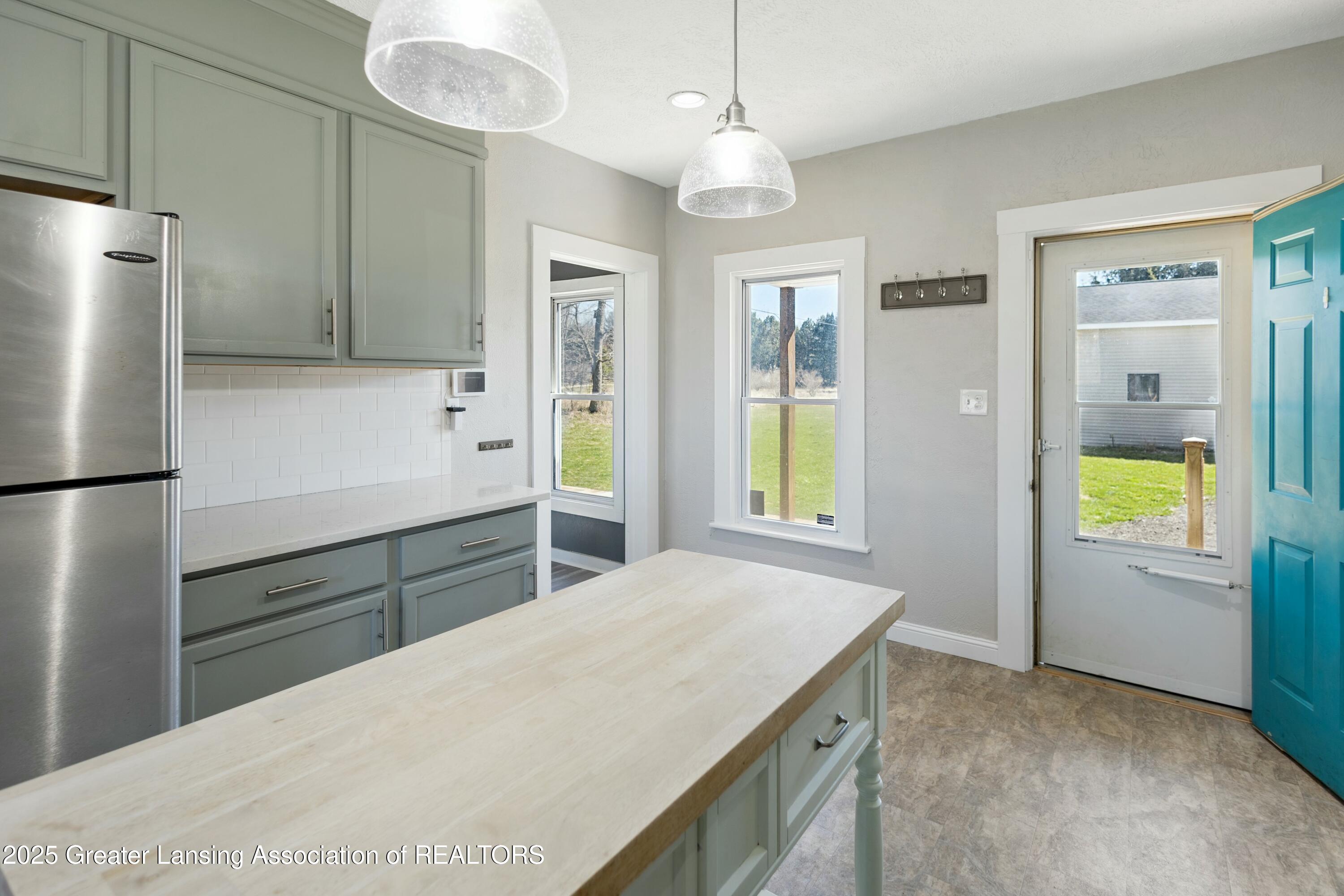 11049 Upton Road Bath, MI 48808 - Photo 12 of 57 tempImagep27U66