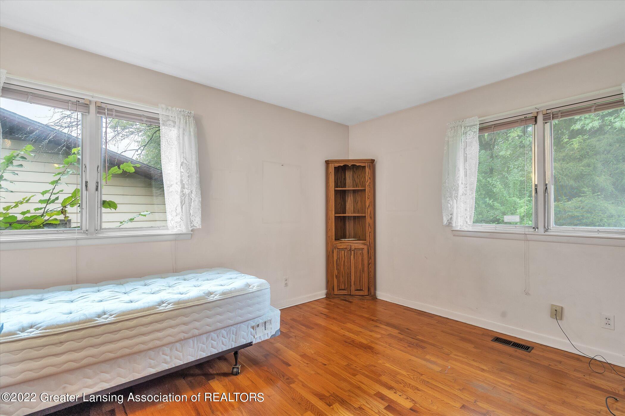 2113 Byrnes Road Lansing, MI 48906 - Photo 15 of 28 19-2113-Brynes-Rd-WindowStill-Real-Estat