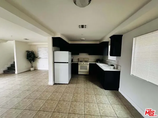 $4,590 | 601 West 84th Street, Unit 601 1/2, Los Angeles, CA 90044