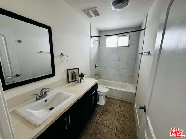 $4,590 | 601 West 84th Street, Unit 601 1/2, Los Angeles, CA 90044
