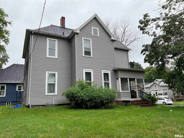 $990 | 723 West Armstrong Avenue, Unit B, Peoria, IL 61606