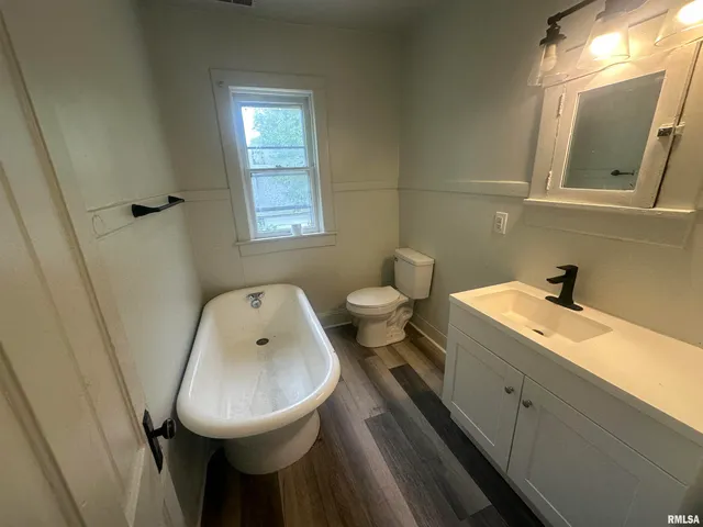 $990 | 723 West Armstrong Avenue, Unit B, Peoria, IL 61606