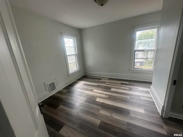 $990 | 723 West Armstrong Avenue, Unit B, Peoria, IL 61606