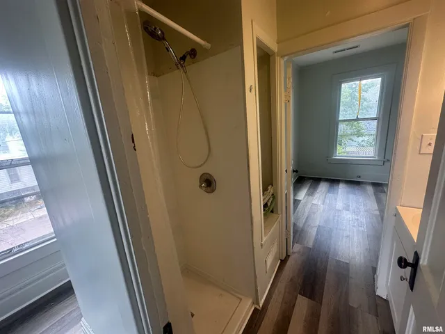 $990 | 723 West Armstrong Avenue, Unit B, Peoria, IL 61606