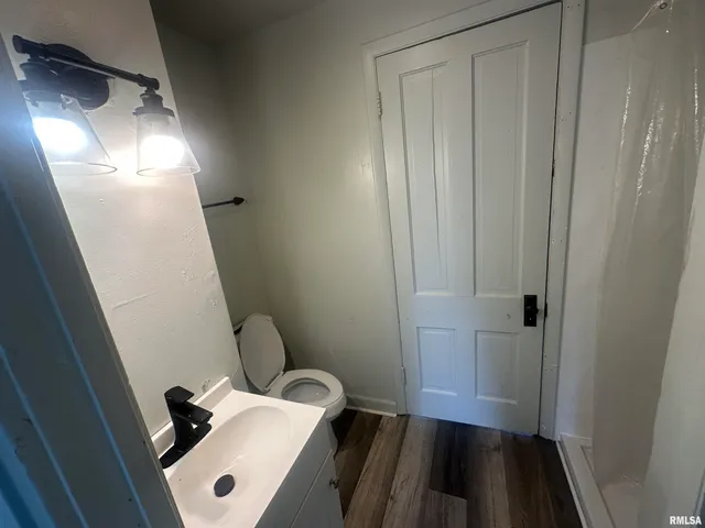 $990 | 723 West Armstrong Avenue, Unit B, Peoria, IL 61606