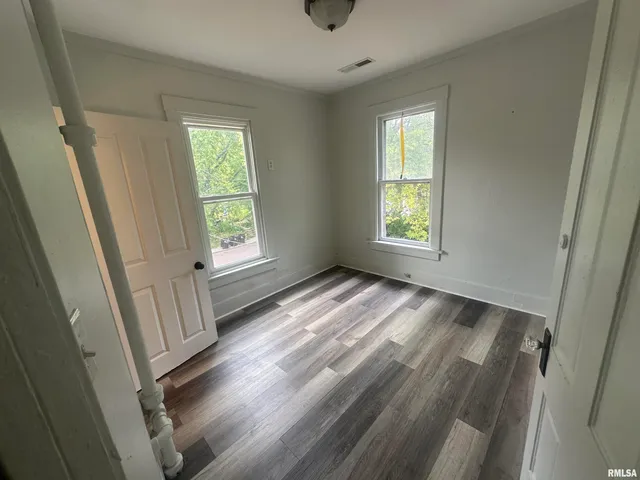 $990 | 723 West Armstrong Avenue, Unit B, Peoria, IL 61606